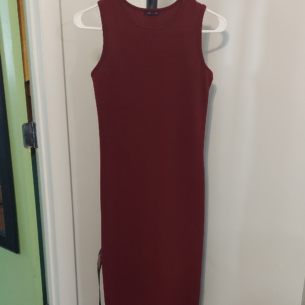Sleeveless Midi Dress in Burgundy